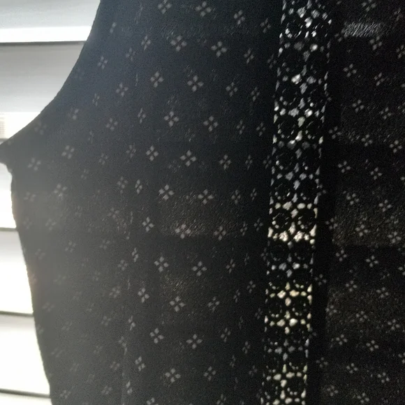 Torrid 2X V-Neck Crocheted Trim Sleeveless Tunic Top Plus - Picture 8 of 15